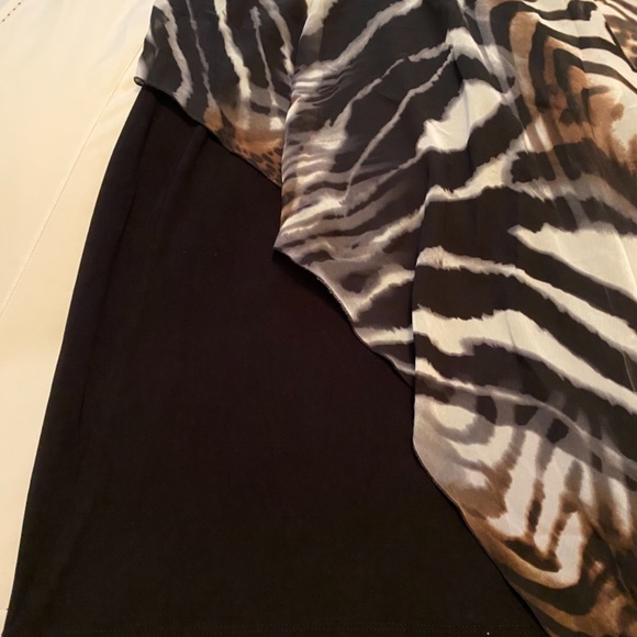 Le Chateau Dress - Picture 3 of 5